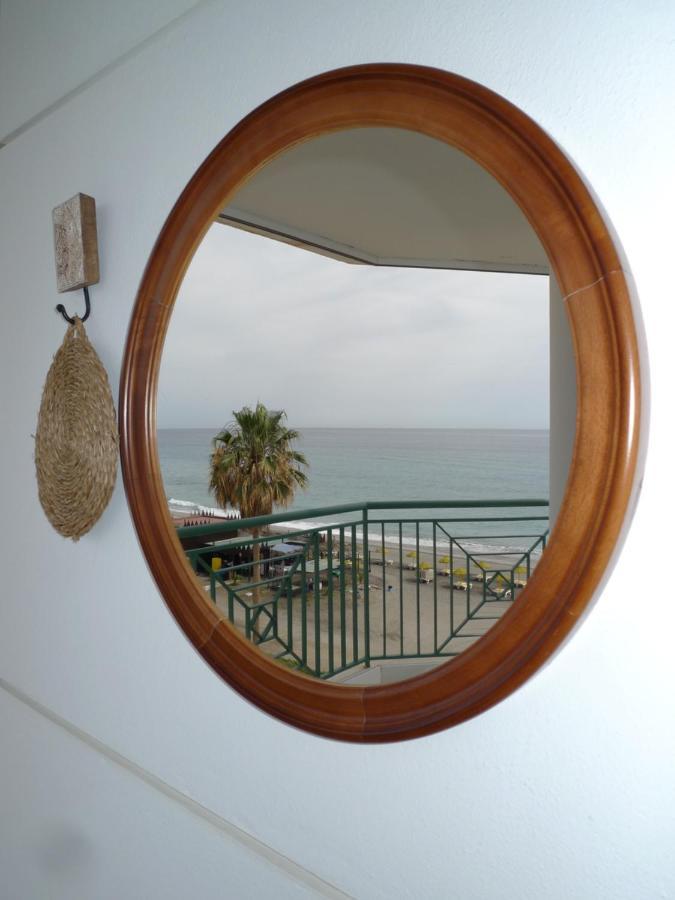 Torrox Costa Beachfront Apartment Extérieur photo